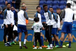 مُشجع جزائري يصنع الحدث في ملعب “الكينغ باور” !