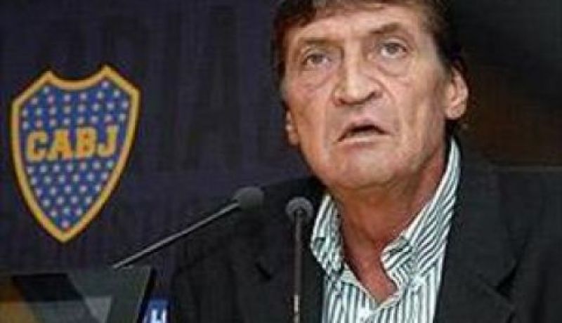 بوكا جونيورز ينفصل عن مدربه فالكيوني