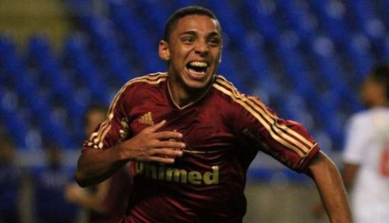 تشيلسي يتعاقد مع الظهير البرازيلي والاس