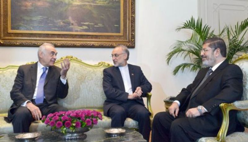 إيران تطلق غواصة والبحرية الأميركية تجري تدريبات في الخليج