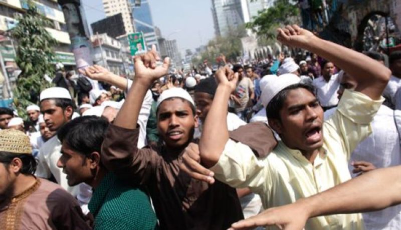 مقتل 7 أشخاص وإصابة نحو 40 آخرين في اشتباكات بين قوات الشرطة ومتظاهرين