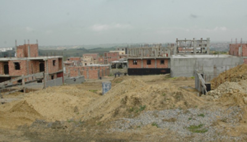 مجازر العقار متواصلة والتحقيقات تبعث من جديد : منتخبون ومسؤولون وإطارات يستولون على العقار بالمدية