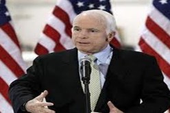 ماكين: على واشنطن أن تبحث فكرة تسليح المعارضة السورية