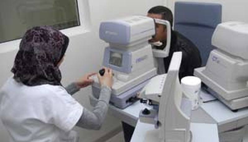 قال إن الصيام لا يزيد من تدهور حالة مريض العيون، الدكتور جمال حدور:” الأخصائيون يتجنبون العمليات الجراحية في رمضان، وعلى المصابين بضغط العين الحذر”