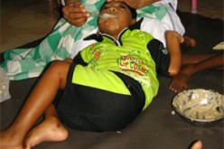 أقعدها المرض 18 سنة كاملة وألزمها العيش في الظل:”صبيرة” تحلم بالدراسة.. اللعب ورؤية الشمس وكرسي متحرك