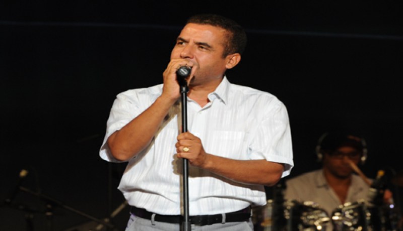 مامي‮ ‬تأخرساعة ‬غنى ساعة‮ ‬وغادر مسرعا