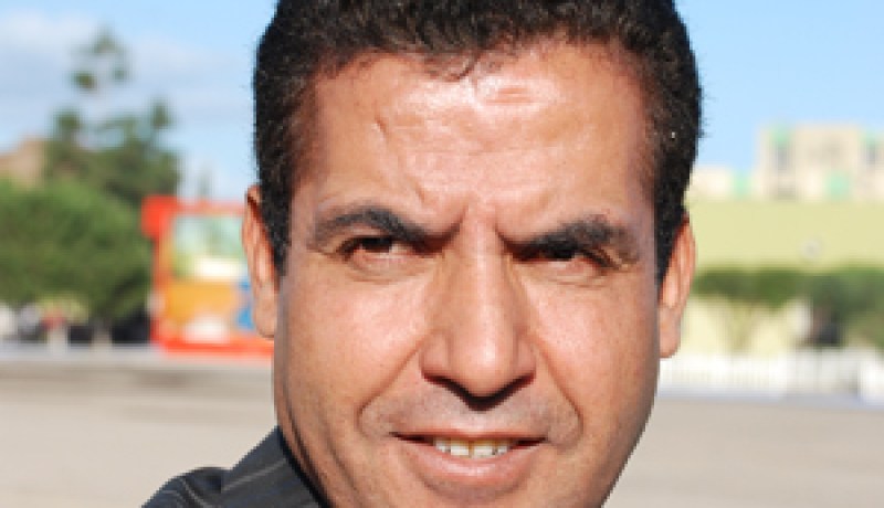 غادرها من باب المتوسط وعاد إليها عبر نافذة قاموس لغوي : مامي يحج إلى فرنسا بجواز “لو روبير” !
