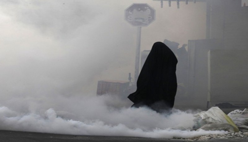 شرطة البحرين تفرق مظاهرة نسائية و تعتقلُ ناشطتين غربيتيين