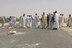 سكان حي «الحرية» يخرجون إلى الشارع في الوادي