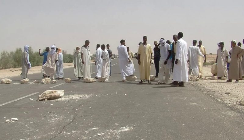 سكان حي «الحرية» يخرجون إلى الشارع في الوادي
