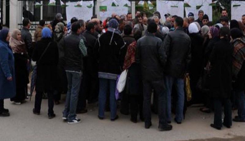 40 عائلة تحتجّ أمام مقر بلدية الدويرة و''المير'' ينفي عزمه هدم منازلهم في رمضان