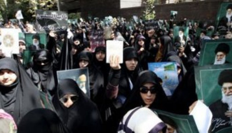 تظاهرات حاشدة في طهران وسائر المدن للذكرى الرابعة والثلاثين للثورة الإيرانية