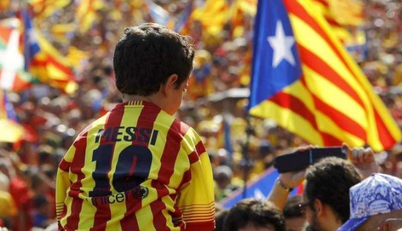 بالصور.. أحداث دامية بكاتالونيا تهدد مباراة برشلونة ولاس بلماس