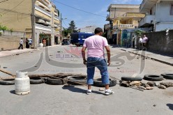 سكان وتجار شارع السوق في الدبدابة يقطعون الطريق في بشار