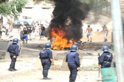 مواجهات عنيفة بين شباب حي‮ ‬الصنوبر في‮ ‬حيدرة والشرطة