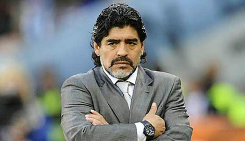 مارادونا يطلق النار على الرئيس الجديد للفيفا