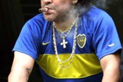 مـارادونـا يـحـتـفـل عـــــــاريـا!