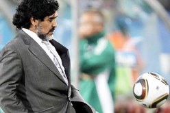 الاتحاد الارجنتيني يحاول اقناع مارادونا بالبقاء في منصبه