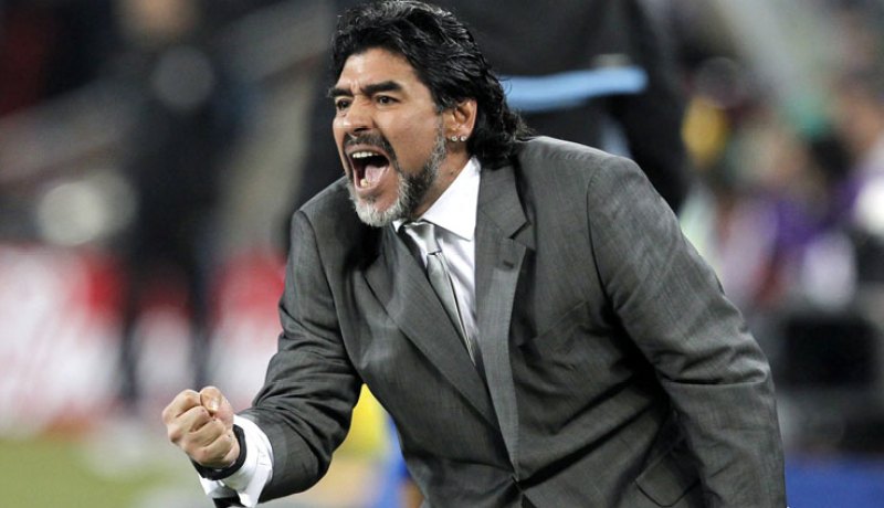 مارادونا يشترط راتبا خياليا لتدريب “الزمالك” المصري