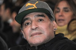 بالفيديو.. الأسطورة مارادونا يتشاجر مع صحفي إسباني في مدريد