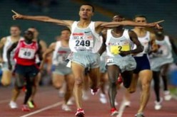 العداء الكيني لابان مويبان يفوز بماراطون مومباي الدولي