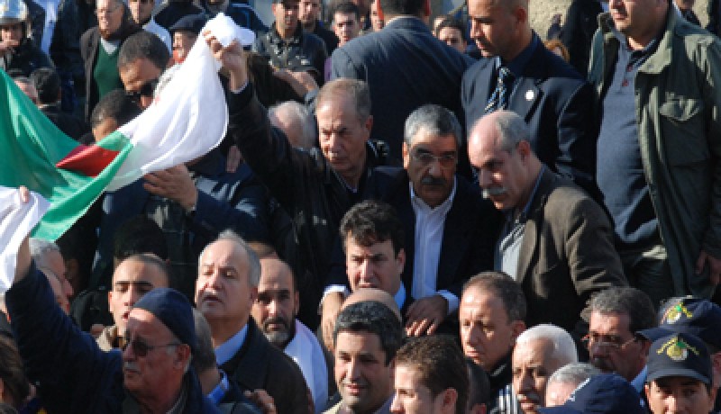 رواتب‮ ''‬محترمة‮'' ‬للقيام بالمعارضة‮!‬