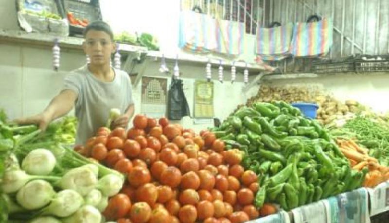 أسعار الخضر و الفواكه تلتهب بأسواق العاصمة و “الزوالي” يدفع الفاتورة غالية
