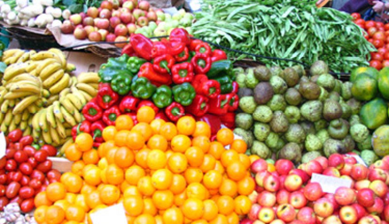 الجزائر: توظف 7 ألاف مراقبا و تنجز 50 سوقا للخضر والفواكه