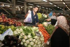 طالب وزارة التجارة بتجسيد وعودها بإنشاء أسواق جديدة…اتحاد التجار يؤكد تسجيل ارتفاع في أسعار الخضر والفواكه بـ60 بالمائة قبل شهر رمضان