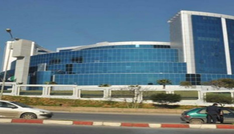 الخبير دالي بلغشام يؤكد أن قانون الصفقات العمومية يسمح بتجنب عرقلة السير الحسن للمشاريع