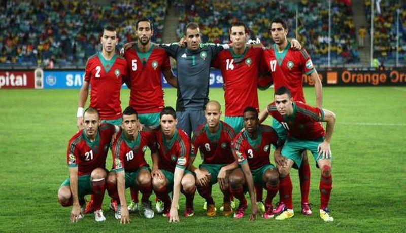 لاعبو المنتخب المغربي يدخلون في شجار مع أنصارهم