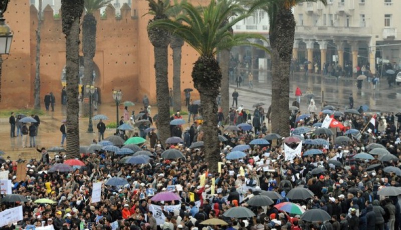 احتجاجات شعبيـة وحــرق مراكز شرطة في‮ ‬المغرب