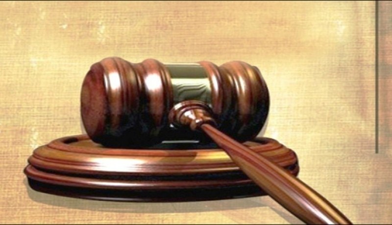 امرأة متهمة برشق جارتها بالحجارة وضرب زوجها بقارورة في‮ ‬العاصمة