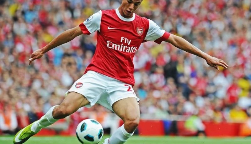 فينغر يقول أن مستقبل الشماخ مع ارسنال على المحك