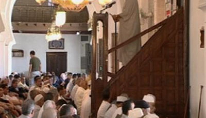 الأئمة يدعون للصحراء الغربية