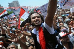 جرحى اثر اشتباكات بين متظاهرين وبلطجية بميدان التحرير