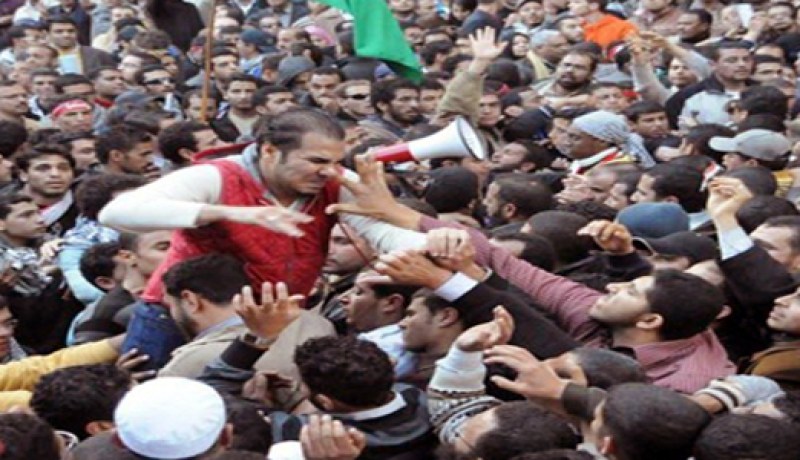 اصابة 43 شخصا في اشتباكات امام مقر البرلمان المصري بالقاهرة