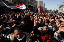 عشرات الالاف يطالبون باسقاط مبارك في وسط القاهرة