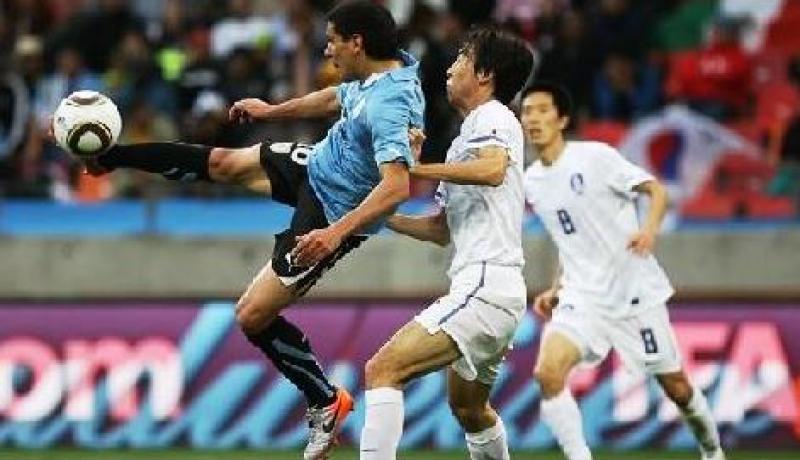 مونديال 2010:الاوروغواي إلى ربع النهائي لأول مرة منذ 40 عاما