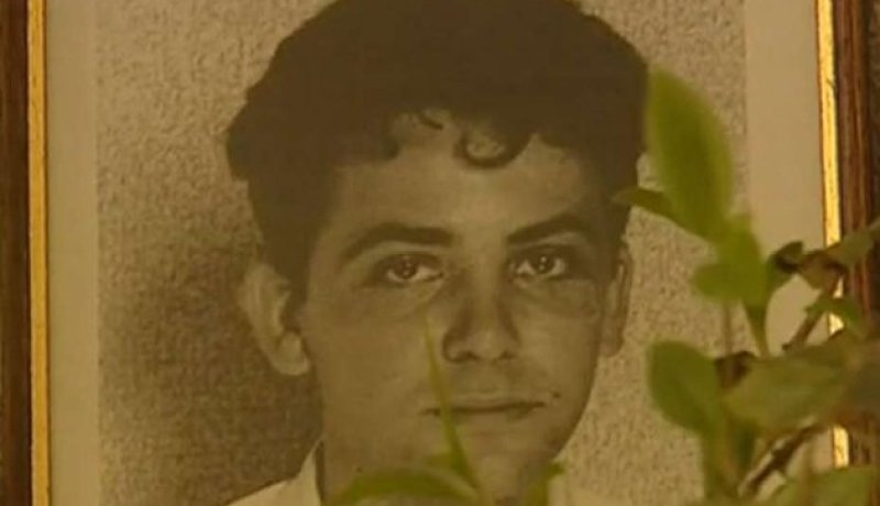 الرئيس الفرنسي يقف وقفة ترحم على روح موريس اودان