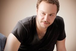 مكسيم خليل يطلق صرخة مدوية لوضع حد للأحداث الدامية في سوريا