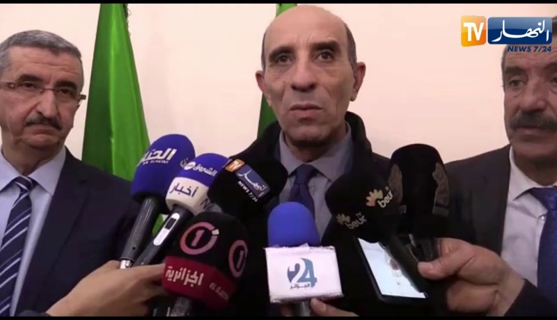 والي البويرة يجمد عمل مجلسين بلديين في الأخضرية