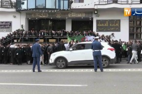 عدالة: القضاة في وقفة إحتجاجية أمام المحكمة العليا