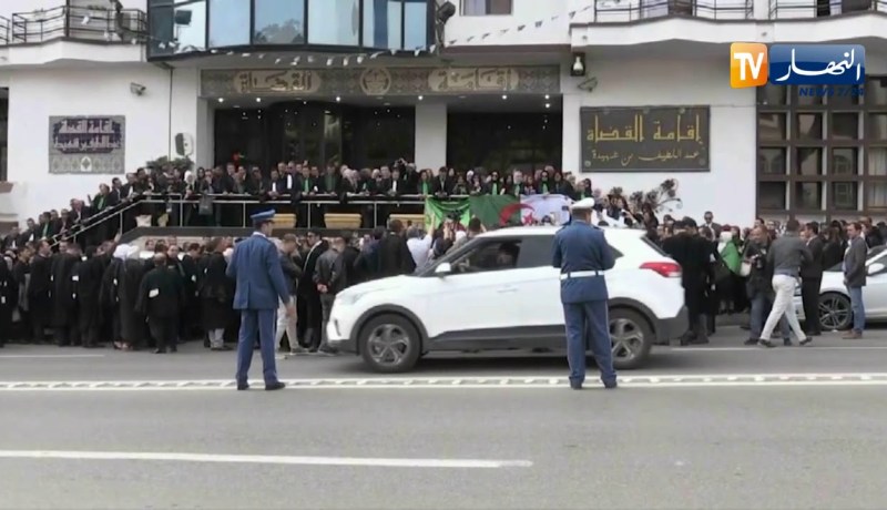 عدالة: القضاة في وقفة إحتجاجية أمام المحكمة العليا