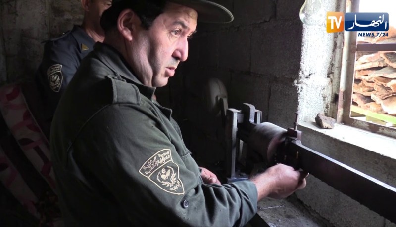 شاهد كيف يستغل الفلين بتيزي وزو الرائدة في إنتاجه وطنيا