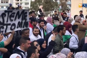 وهران: الأطباء في مسيرة سلمية رفضا لقرارات الرئيس بوتفليقة