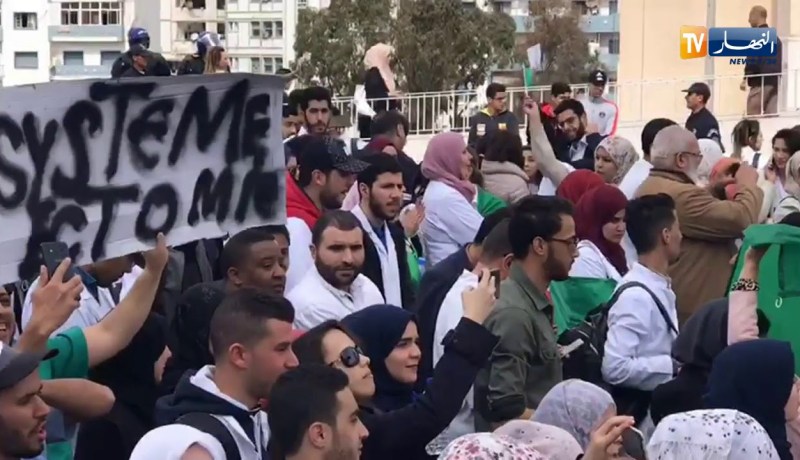 وهران: الأطباء في مسيرة سلمية رفضا لقرارات الرئيس بوتفليقة