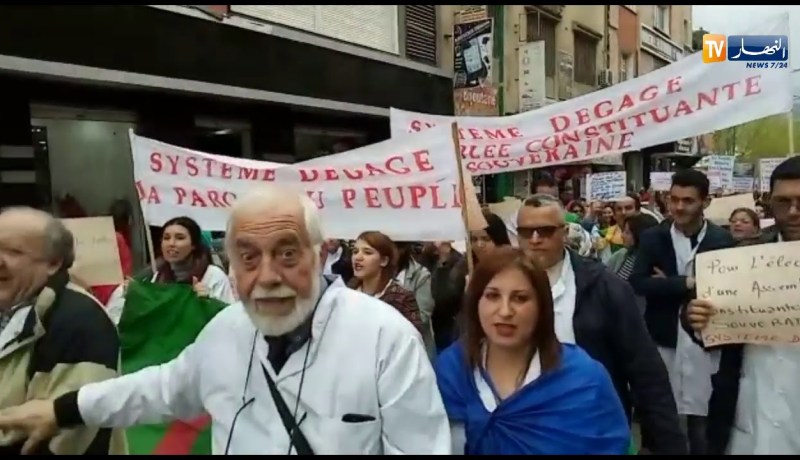 نقابات الصحة في مسيرات سلمية رفضا لتأجيل الإنتخابات والتمديد بتيزي وزو