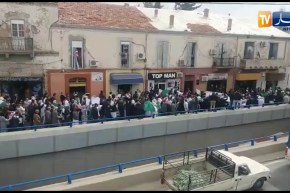 تيارت: الأطباء في مسيرة سلمية دعما للحراك الشعبي