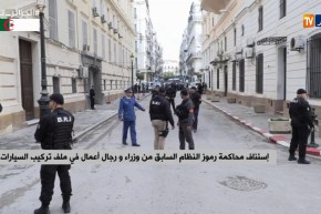 شاهد..خروج المتهمين من سجن الحراش متجهين إلى محكمة سيدي أمحمد